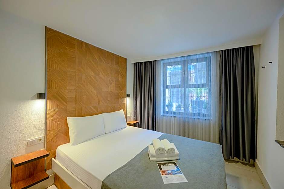 The Easy Rooms Terrace