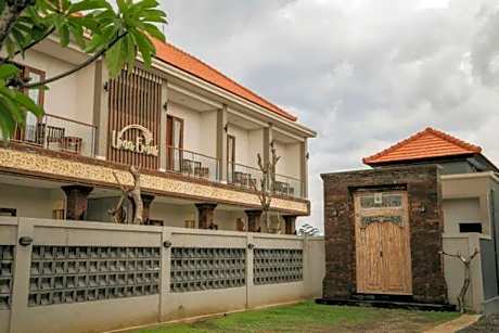 Uma Emas Residence