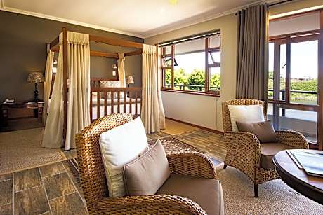 Room 4 - Lagoon Facing Room