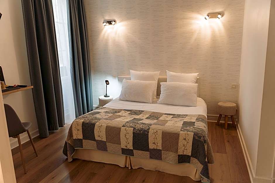 BRIT HOTEL Le Lion d'Or CHINON