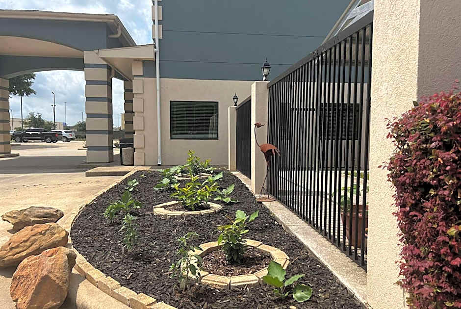 Super 8 by Wyndham Pasadena