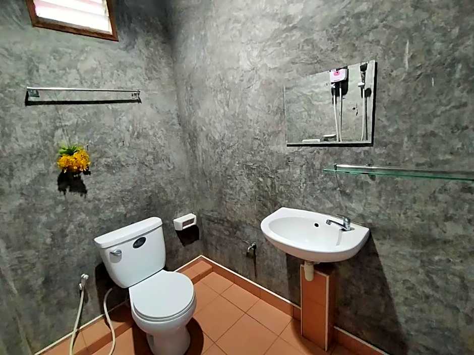 Tonkong Guesthouse & Restaurant