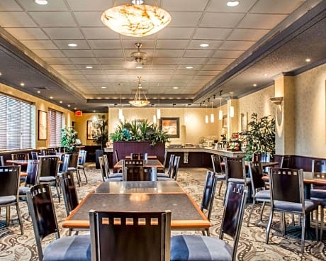 Quality Inn & Suites Riverfront