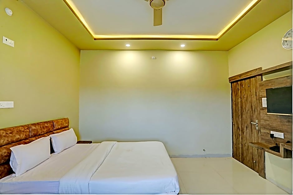 OYO Hotel Kubervatika