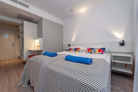 standard double room, sea side, balcony-single use