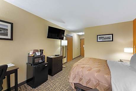 Queen Room - Accessible/Nonsmoking