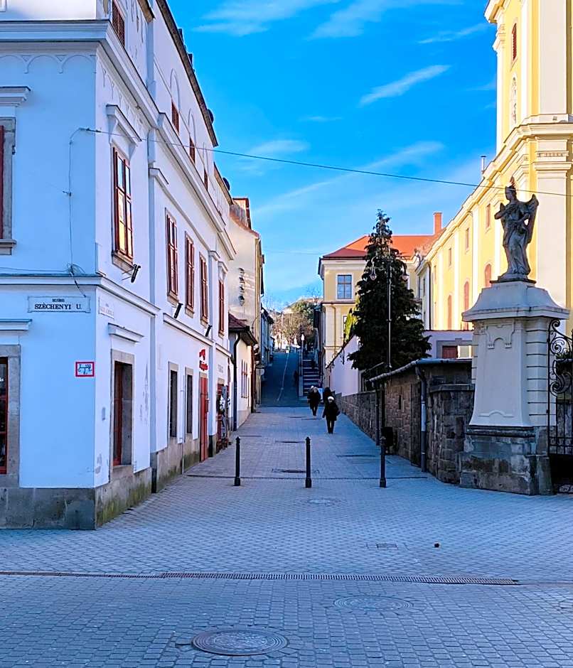 Uránia Apartmanház