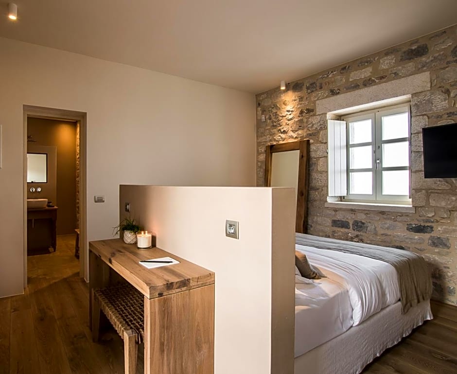 BASSA MAINA Villas & Suites