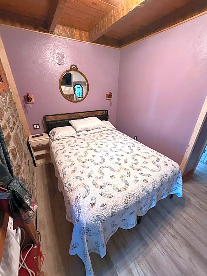 Photo 1 of 10 of Historic 1 Queen Bed