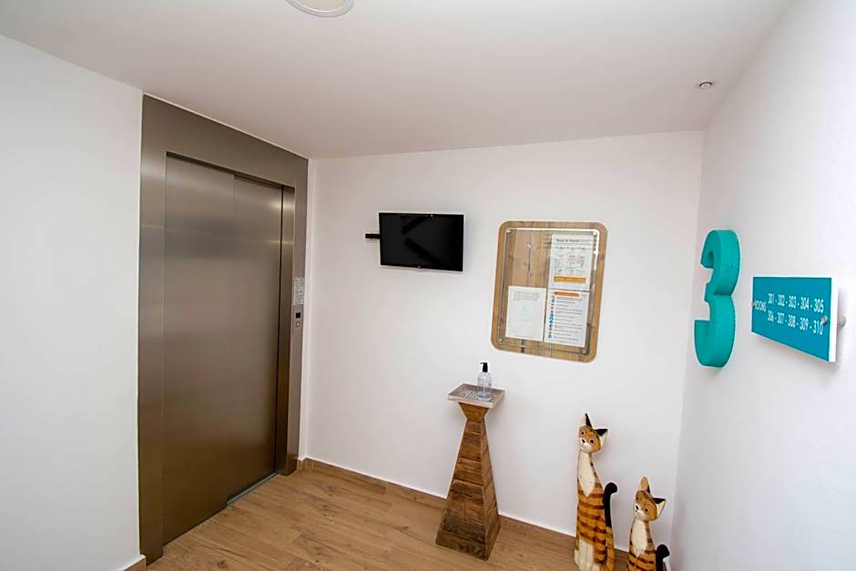 Yianna Caravel "by Checkin"