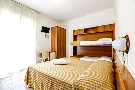 Quadruple Room with Terrace