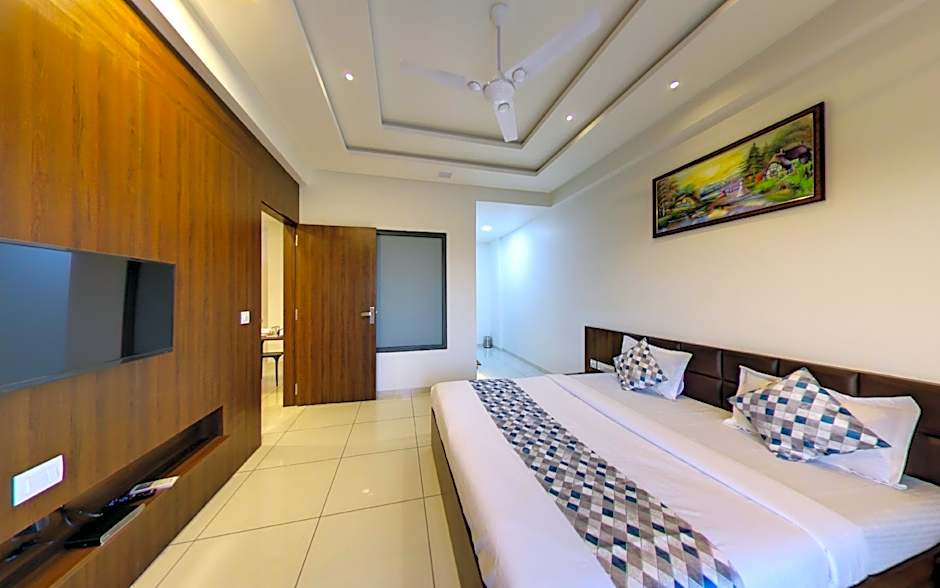 Photo 1 of 14 of 1 King Bed Suite, Balcony