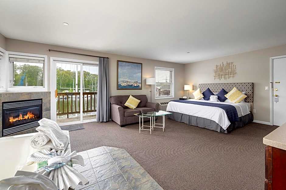 Old Harbor Inn