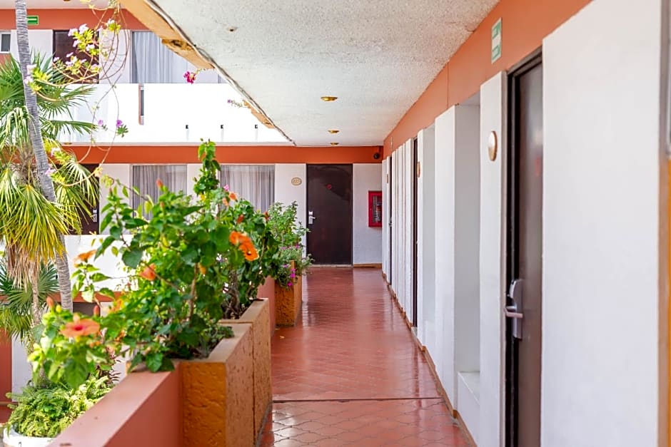 Hotel Azteca Inn