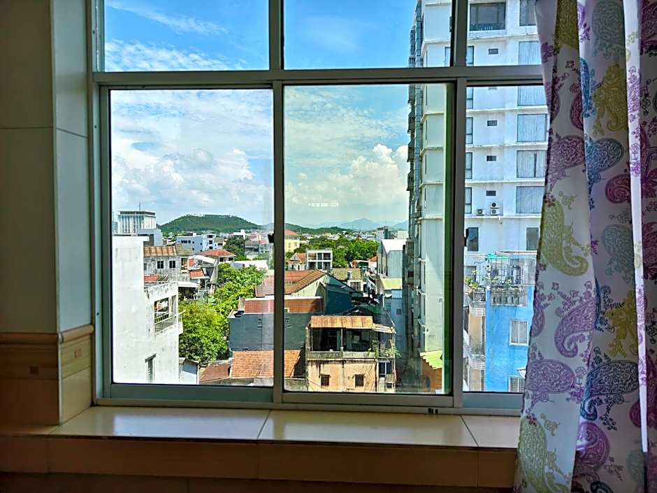 Sunny C Hotel