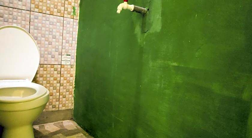 RedDoorz near Pelabuhan Ajibata Parapat