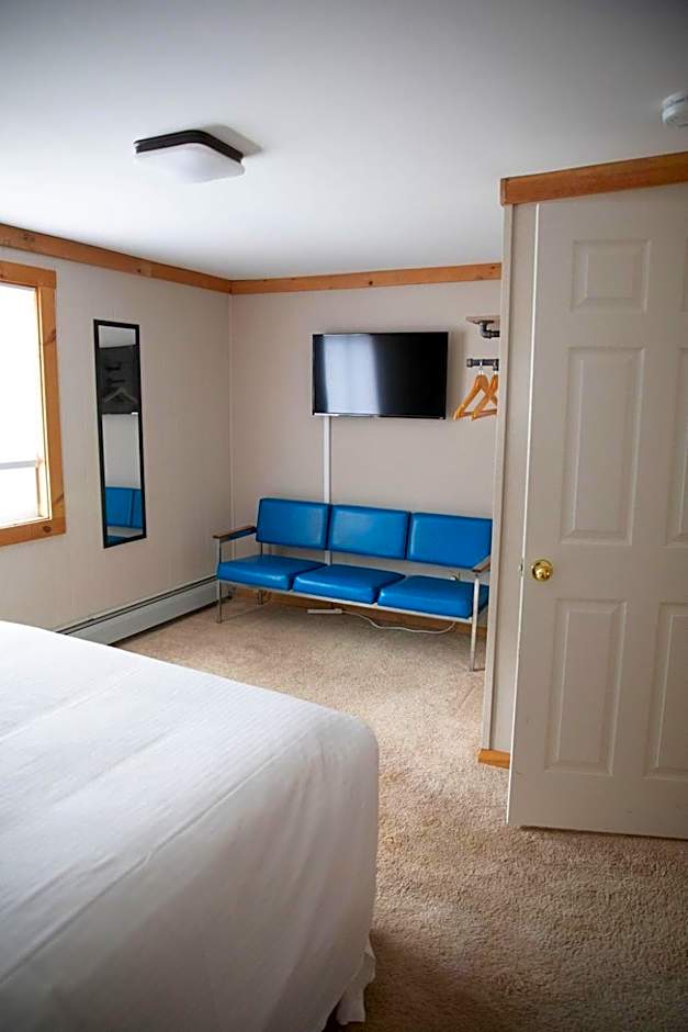 Photo 1 of 11 of Deluxe 1 Queen Bed Suite