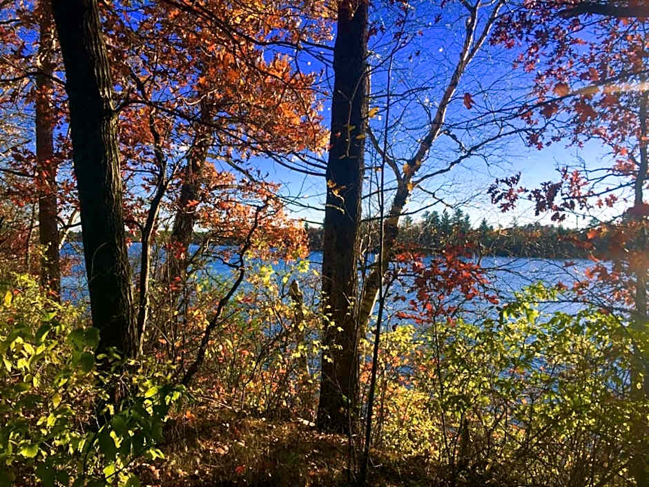 Bridge Inn Tomahawk -1st Floor, 2 Queen Size Bed, Walkout, River View