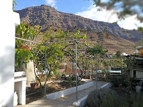 Bett 4 im Männer-4-Bettzimmer NUR Männer ONLY men SOLO hombres