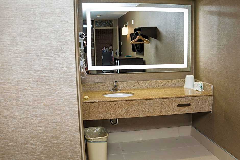 Mississauga Gate Inn