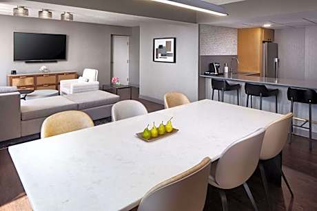 One-Bedroom King Suite