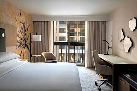 King Room with Juliet Balcony and Atrium View - Hearing Accessible