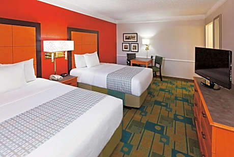 Room Deluxe Two Double Beds