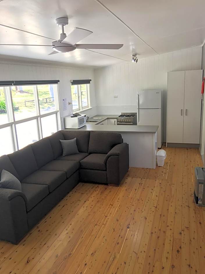 Lakeside Cabins & Holiday Village