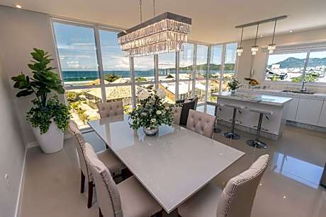 Costa Leste 203 - Excelente apartamento 2 suítes - Finamente mobiliado e decorado - À poucos metros da praia - (Consultar serviços de roupa de cama e banho)