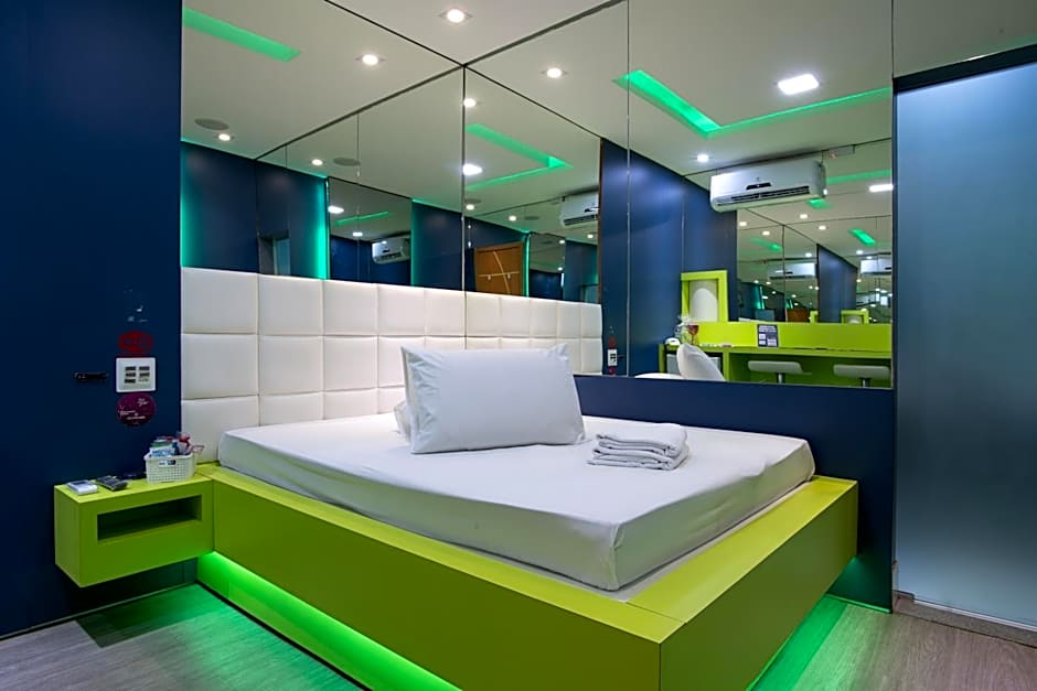 Motel fantasy 4 (adult Only)