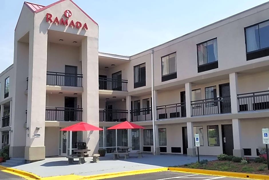 Clarion Pointe - Greensboro Coliseum Area
