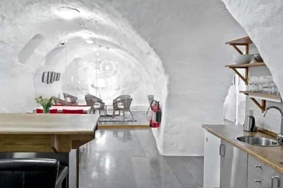 RAMILTON Old Town Hostel