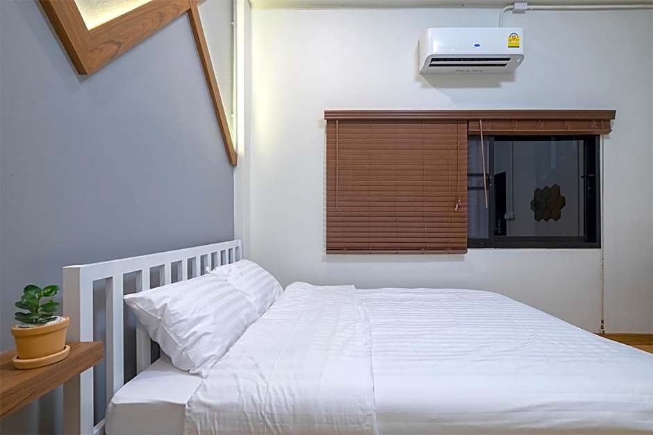 BED Friends Poshtel