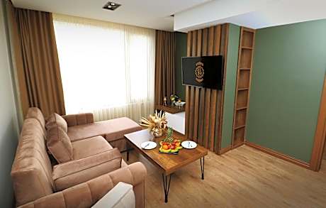 Deluxe Suite Double Pool View