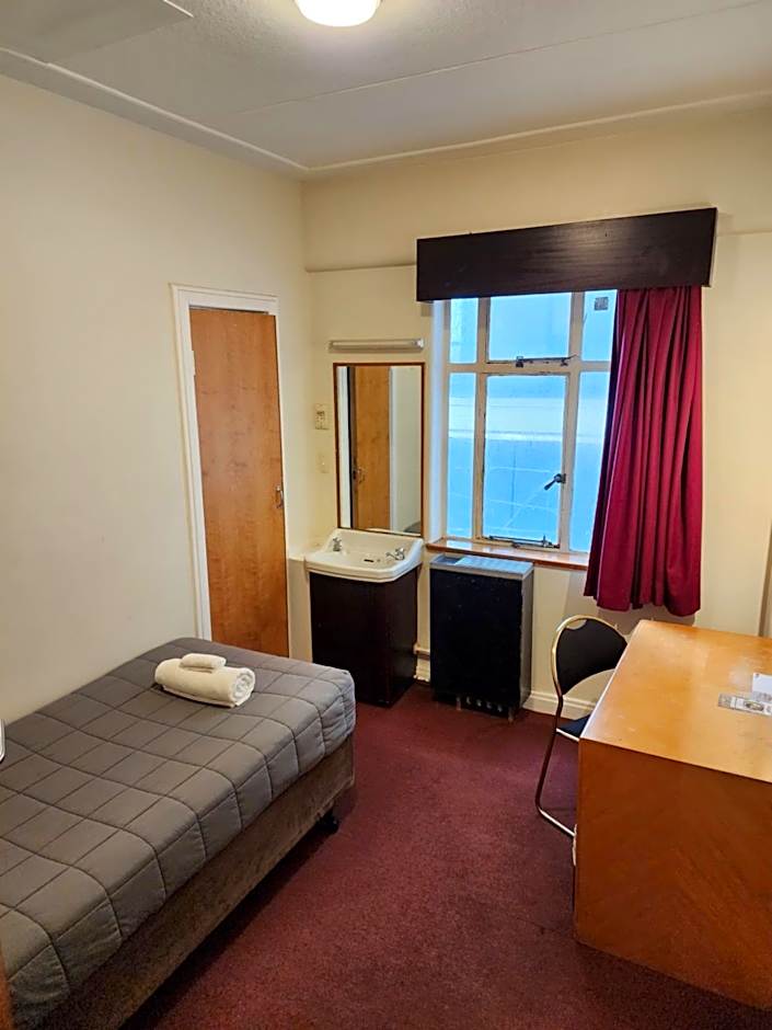 Hotel Waterloo & Backpackers