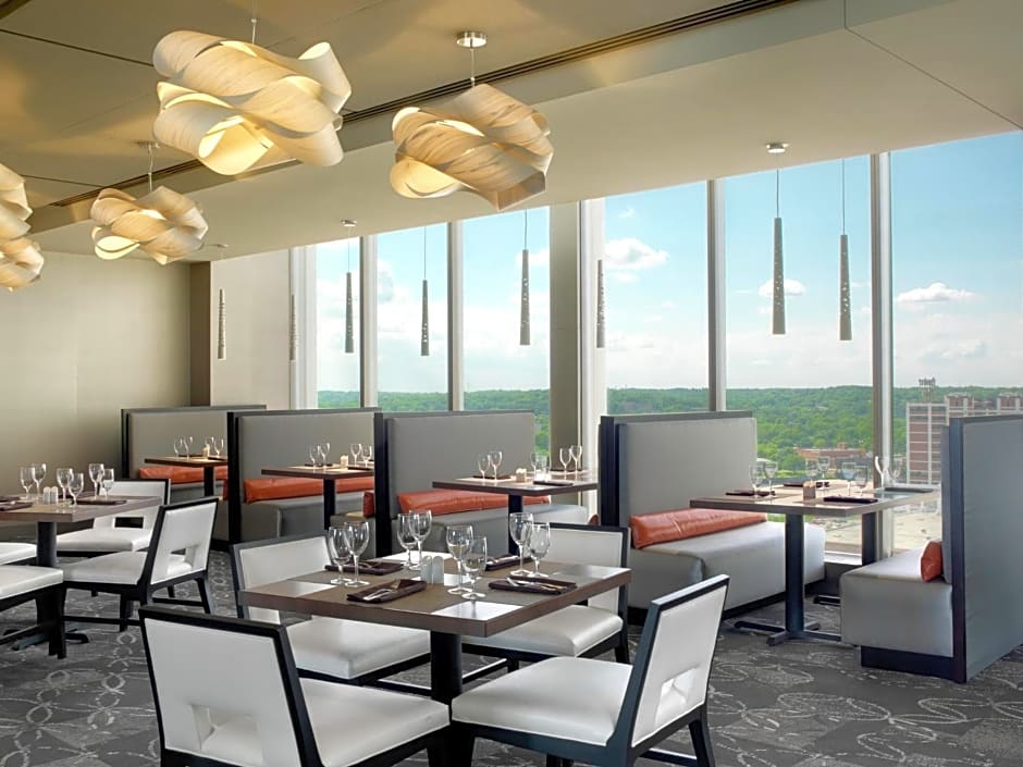 DoubleTree by Hilton Hotel Cedar Rapids Convention Complex
