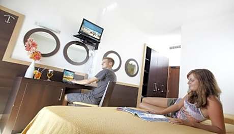 Quadruple Room with Bath