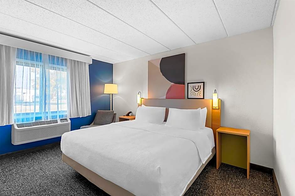 Photo 1 of 5 of 1 King Bed, Mobility Accessible, Roll in Shower