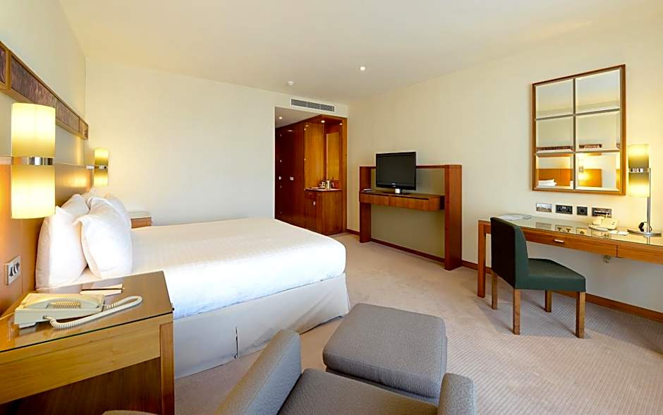 Canary Riverside Plaza Hotel