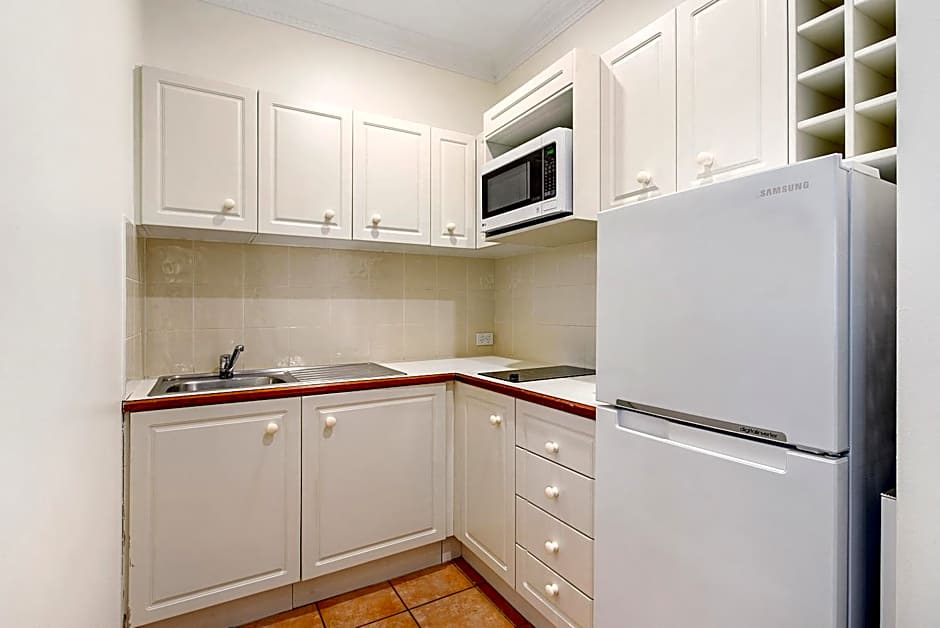 ULTIQA Rothbury Hotel