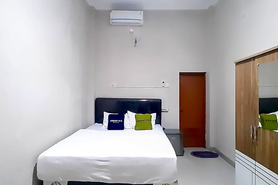 Urbanview Hotel Fira Syariah Muara Enim by RedDoorz