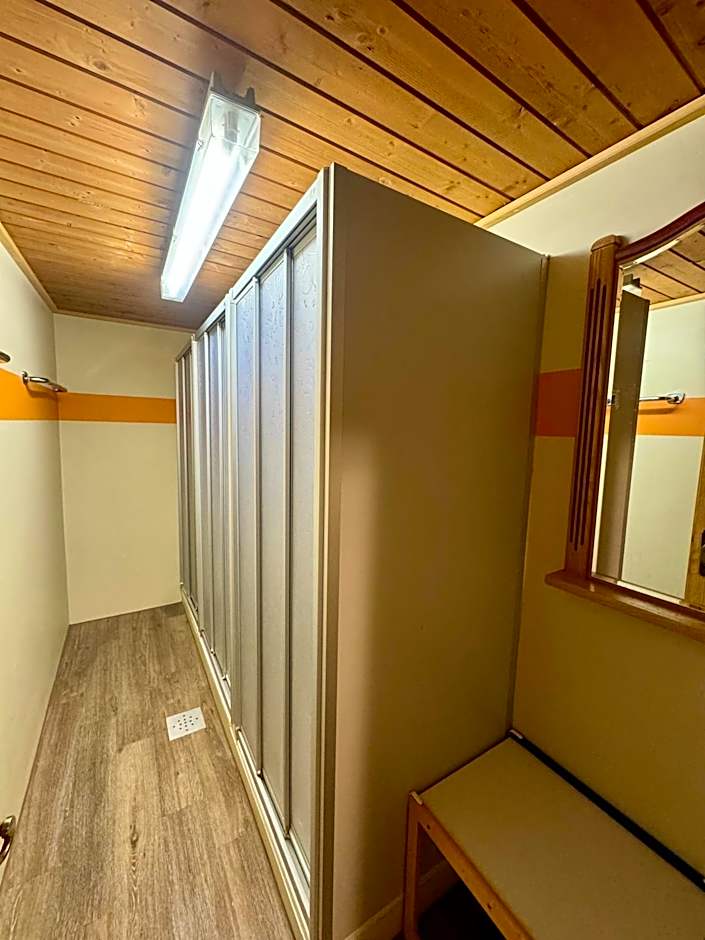 SKILL Mountain Lodge - Ski und Bike Hostel im Sommer mit JOKER CARD