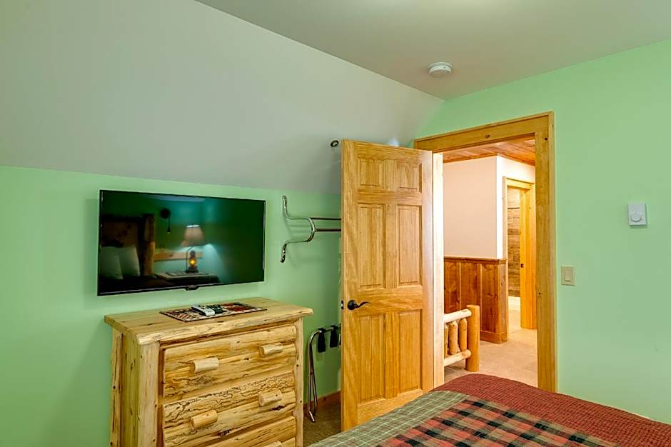 Cobble Mountain Lodge
