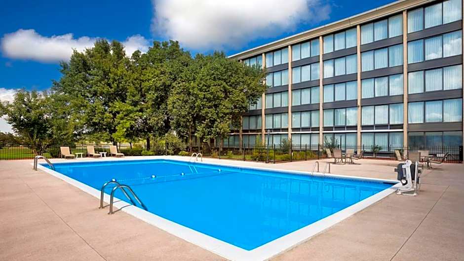 Four Points By Sheraton Kansas City Airport