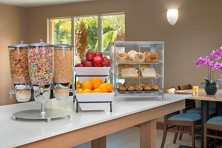 Hawthorn Extended Stay by Wyndham Naples