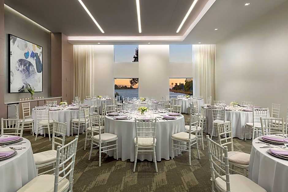 AC Hotel by Marriott San Francisco Airport/Oyster Point Waterfront
