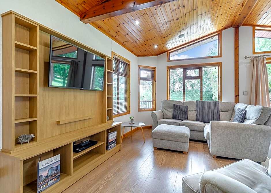 Charlesworth Lodges
