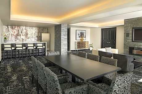 Governor Suite, Suite, 1 King, Fireplace