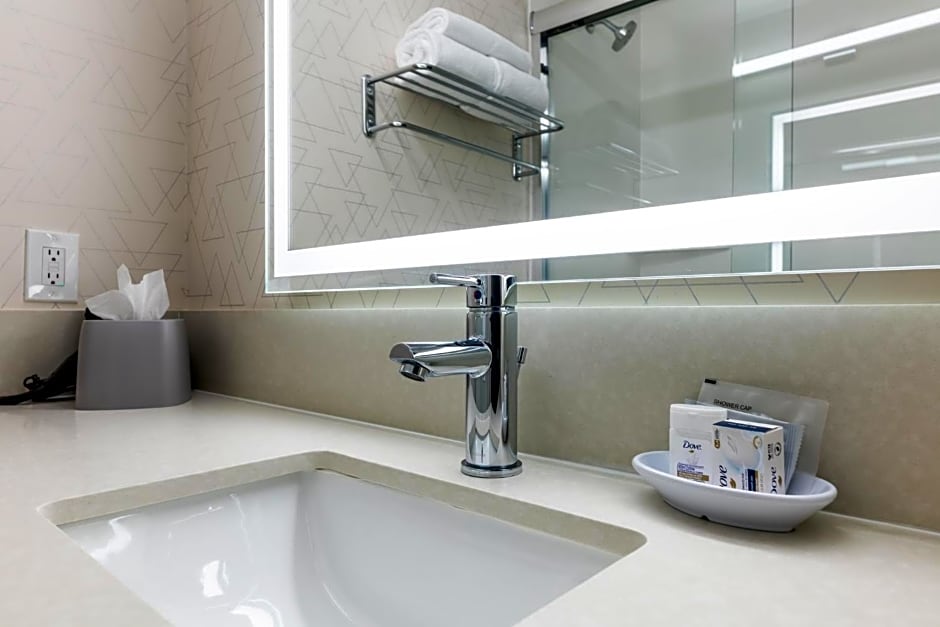 Holiday Inn Express Van Nuys by IHG