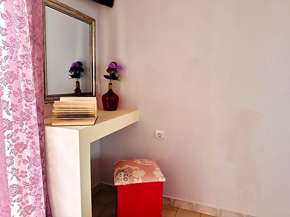 Infinity blue beach apartments - Renovated Apartments 2 Minutes from the Sea & Pool with Scenic Views